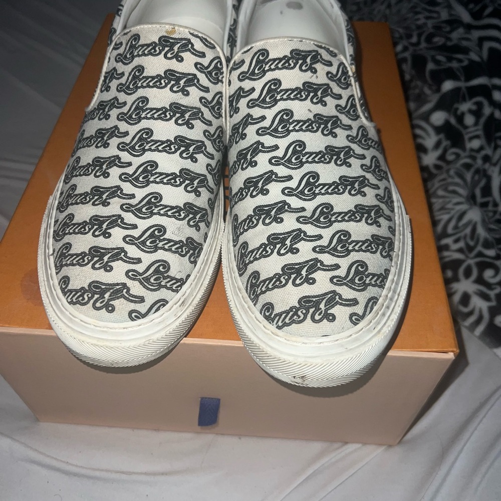 Louis Vuitton sneakers 😌 - Picture 3 of 6